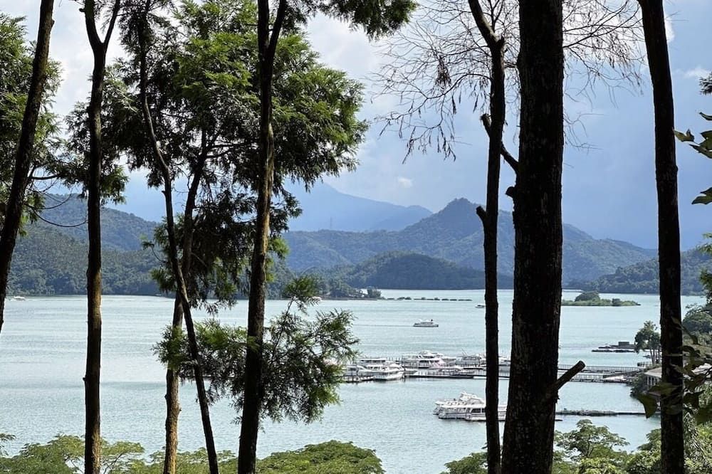 Pemandangan luar