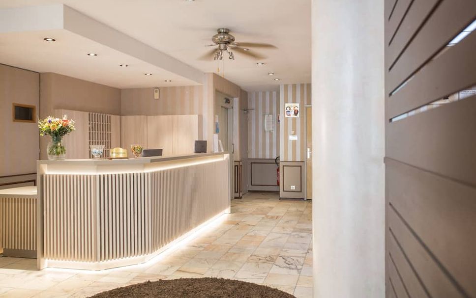 Meja Penyambut Tetamu Gambar