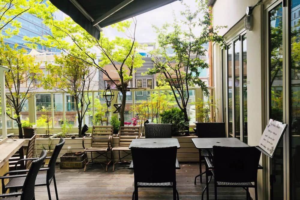 Patio Gambar