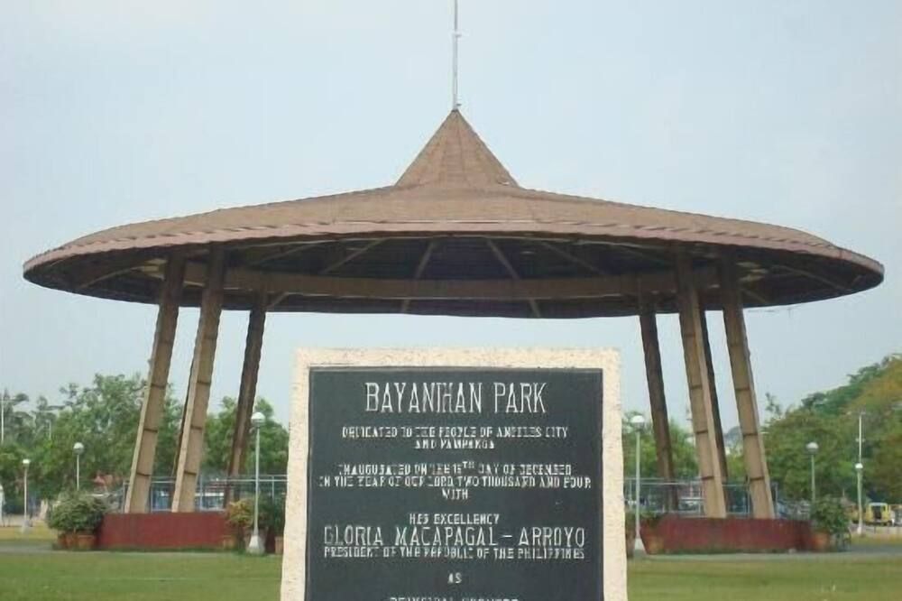 Pemandangan luar