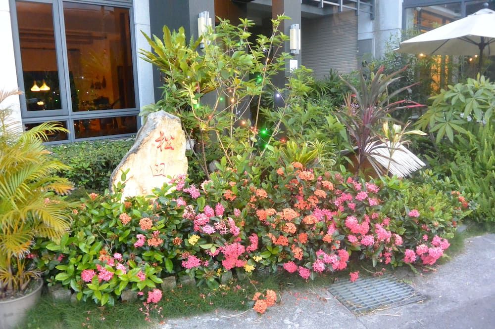 Pemandangan luar