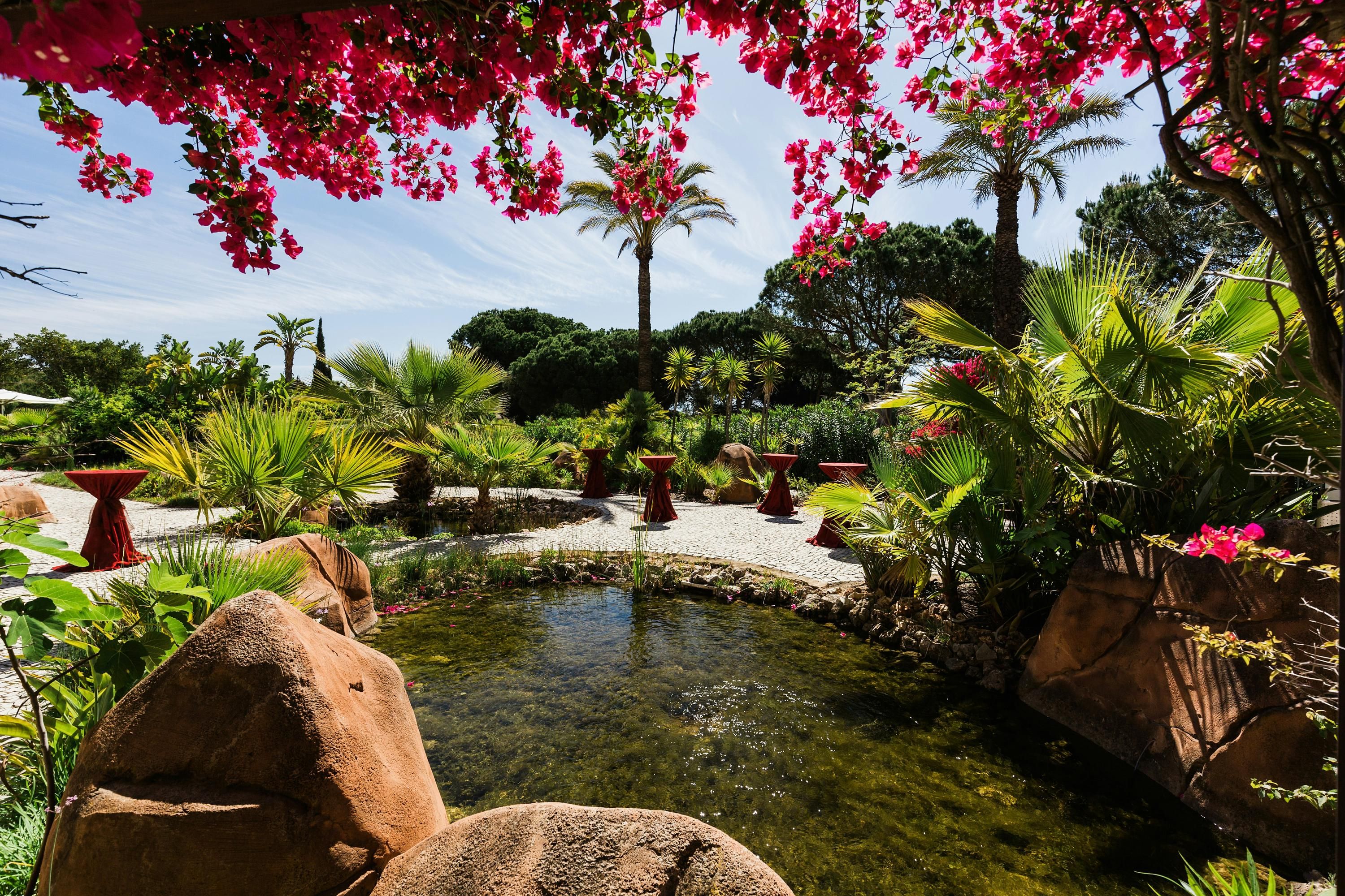 Pemandangan luar