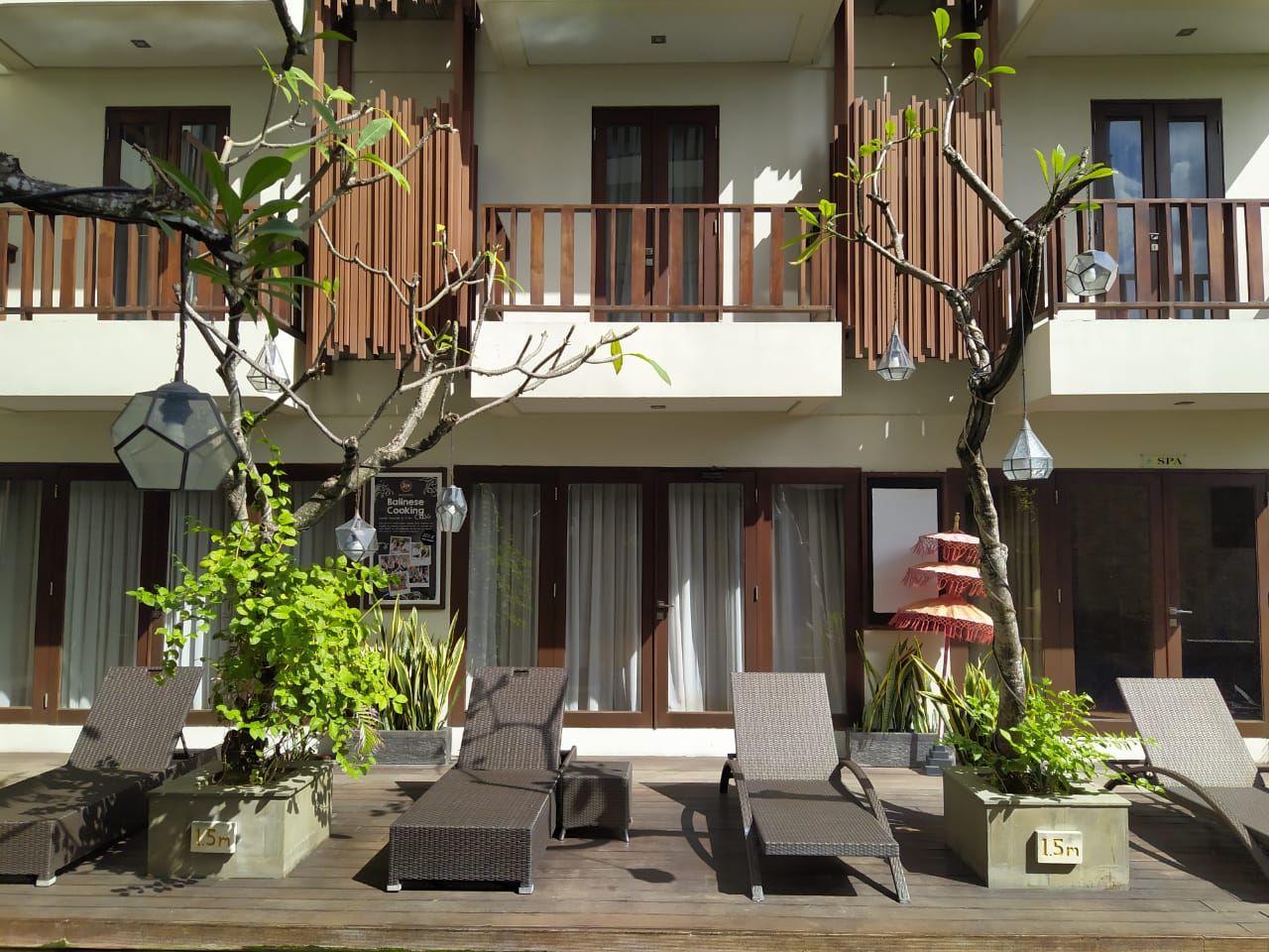 Pemandangan luar