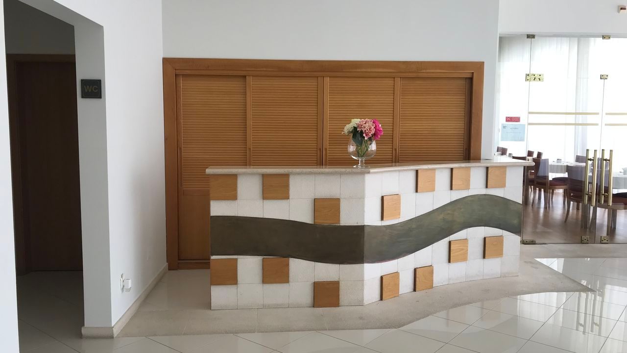 Meja Penyambut Tetamu