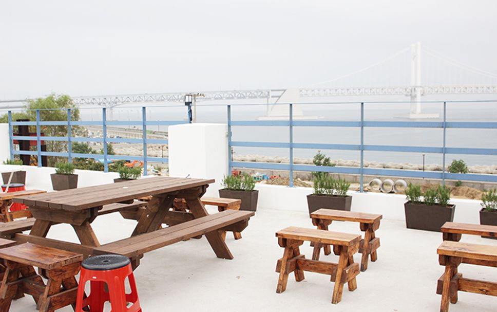 Teres di atas bumbung Gambar