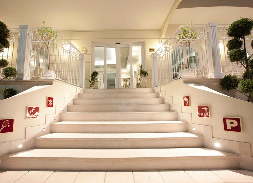 Pintu Masuk Hotel Gambar