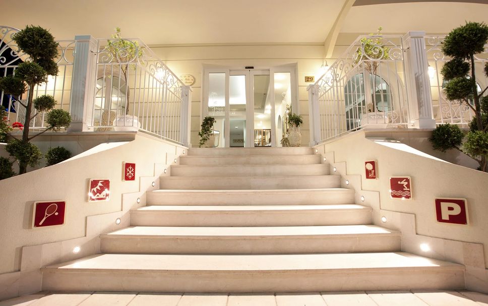 Pintu Masuk Hotel Gambar