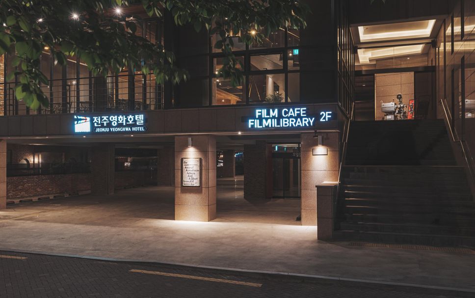 Pintu Masuk Hotel Gambar