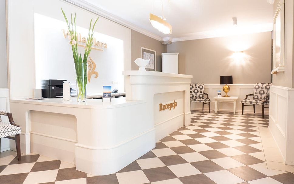 Meja Penyambut Tetamu Gambar