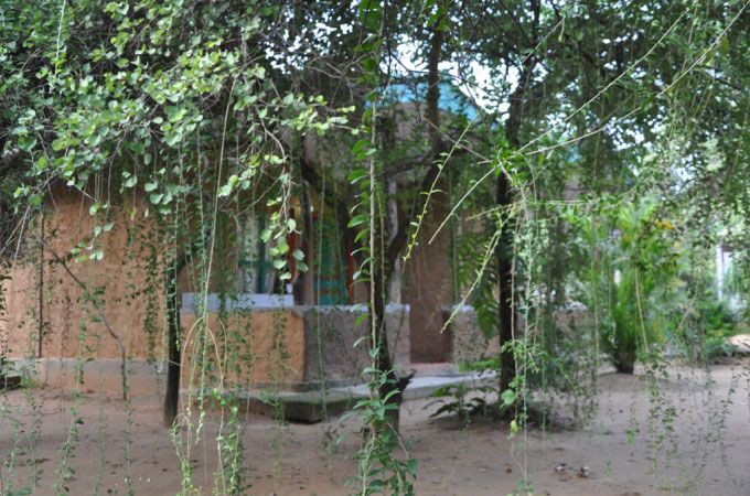 Pemandangan luar