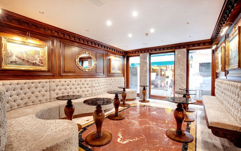 Balai Menunggu Gambar