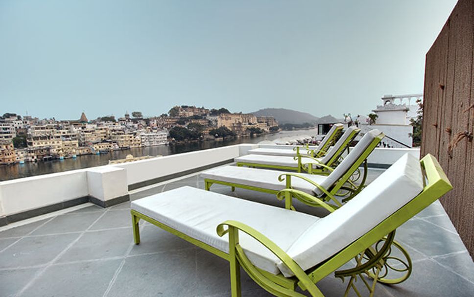 Teres di atas bumbung Gambar