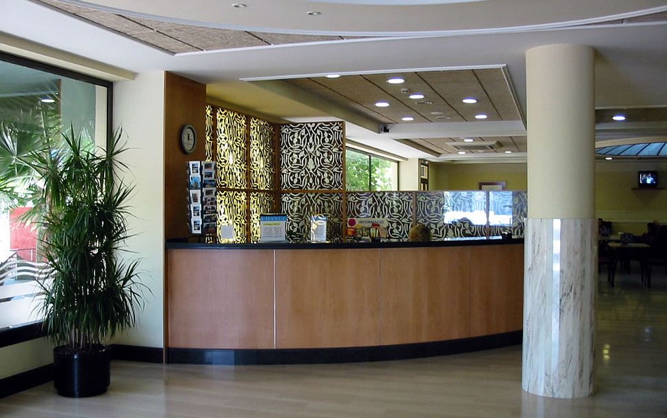 Meja Penyambut Tetamu Gambar