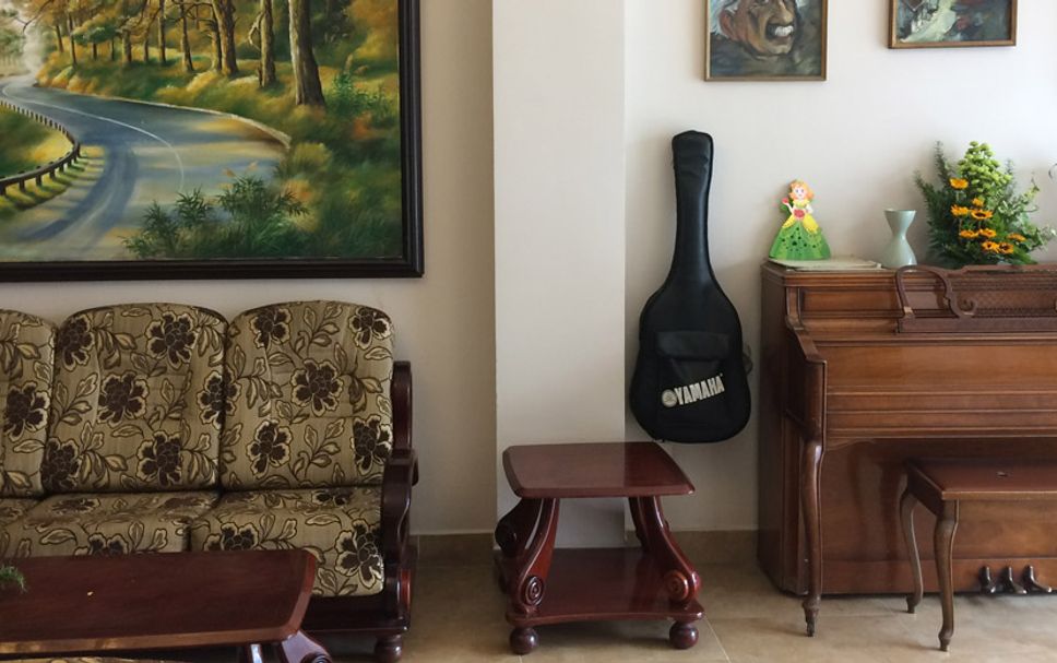 Meja Penyambut Tetamu Gambar