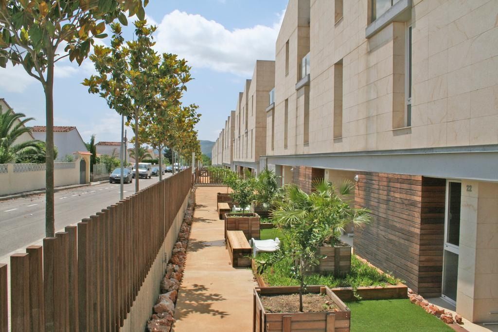 Pemandangan luar